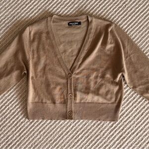 Urban Coco Cropped V-Neck Button 3/4 Sleeve Cardigan in Camel